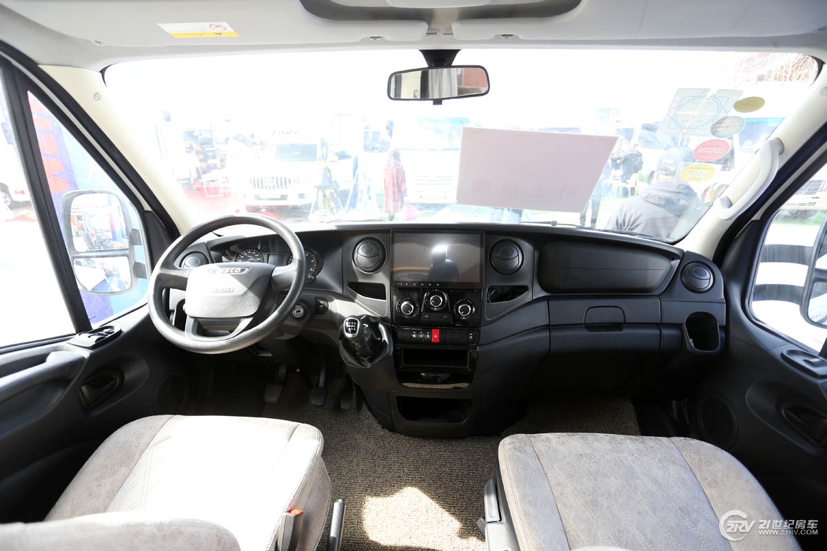 CM6V8490.jpg