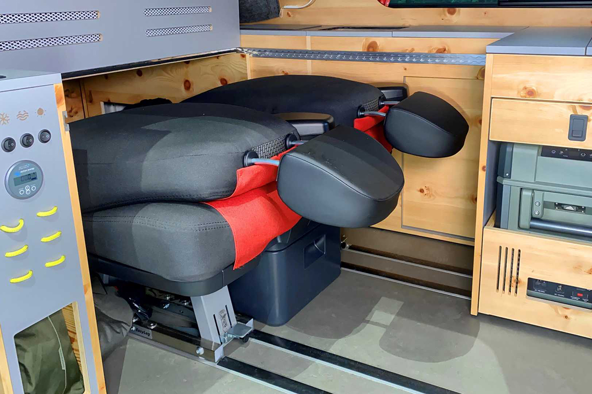 flowcamper-casper-vw-t6-camper-interior-rear-seats.jpg