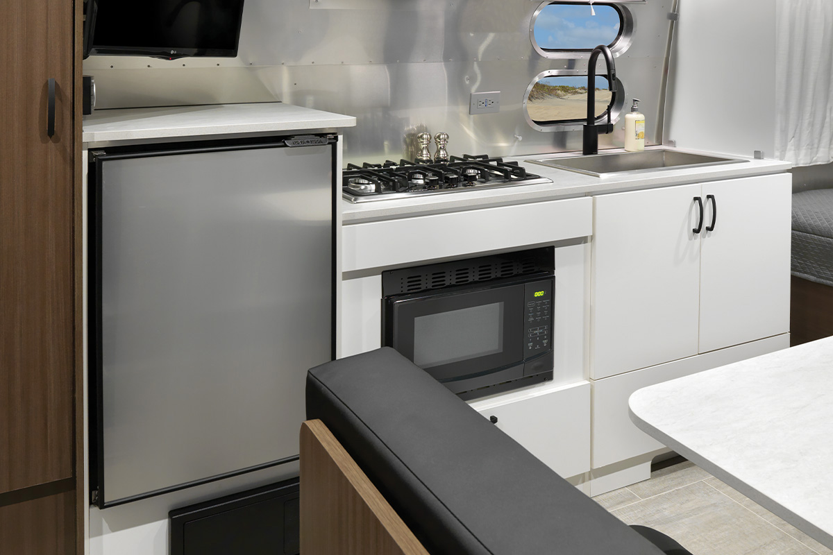 AIR-MY2020-Caravel-22-Tungsten-FloorPlan-Galley.jpg