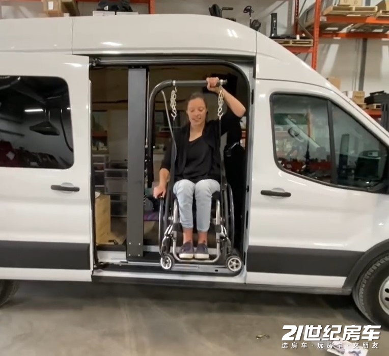 paralympic-athlete-lives-the-nomad-life-in-custom-made-camper-van_1.jpg